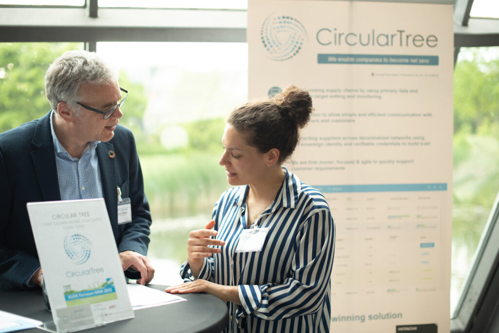 CircularTree CEO Gunther engaged in conversation with a partner, discussing sustainability and digital solutions
